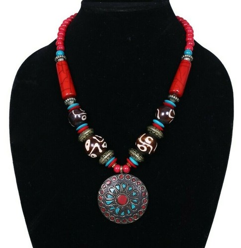 Nuevo Collar Hecho a Mano Boho Chic Turquesa y Cuentas Rojas con Colgante Redondo Destacado - Imagen 2 de 2