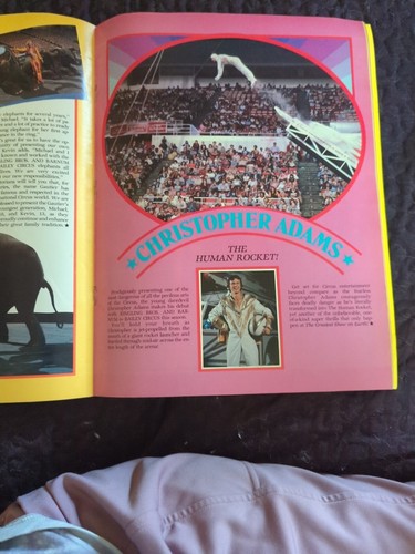 Vintage 1982 Ringling Brothers and Barnum & Bailey Circus Program & Poster - Picture 4 of 4
