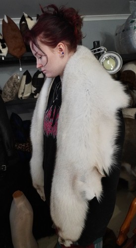 Perfect for Your Viking Wedding -A Stunning White Fox Fur Stole - Picture 8 of 13