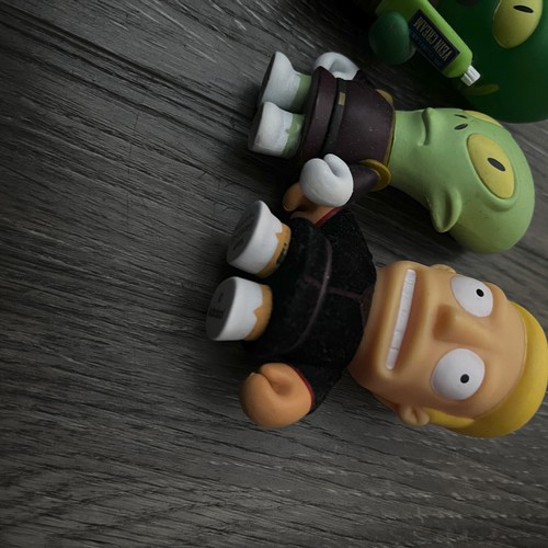 Kidrobot Futurama Lote de 3 Figuras Morbo, Kif y Zapp Brannigan - Imagen 2 de 6