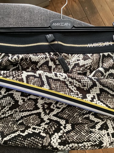 MarcCain Marc Cain Leggings size N5 BNWT yellow side stripe - Picture 6 of 10