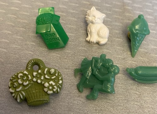 Vintage Plastic Buttons Lot 6 Realistic Novelty Goofy Popcorn Hotdog Kitty Cat - Picture 3 of 7