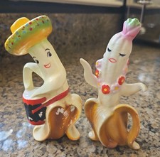 Vtg 50s Anthropomorphic Enesco Dancing Bananas Fruit Salt & Pepper Shakers Set