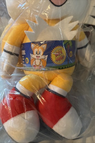 Kidrobot Sonic The Hedgehog Super Sonic 16" HugMe Shake Action Plush NEW! - Picture 2 of 4