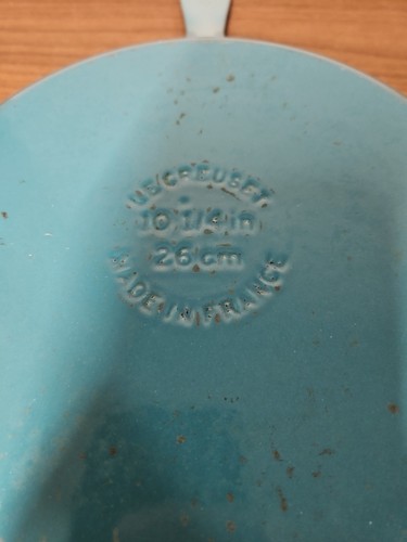 Le Creuset Padella 10 1/4" Ghisa Smaltata Blu Teal Doppio Beccuccio Francia 26 cm - Foto 10 di 13