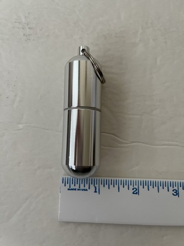 Llavero estuche impermeable soporte cápsula píldora palillo de dientes de aluminio plateado - Imagen 5 de 7