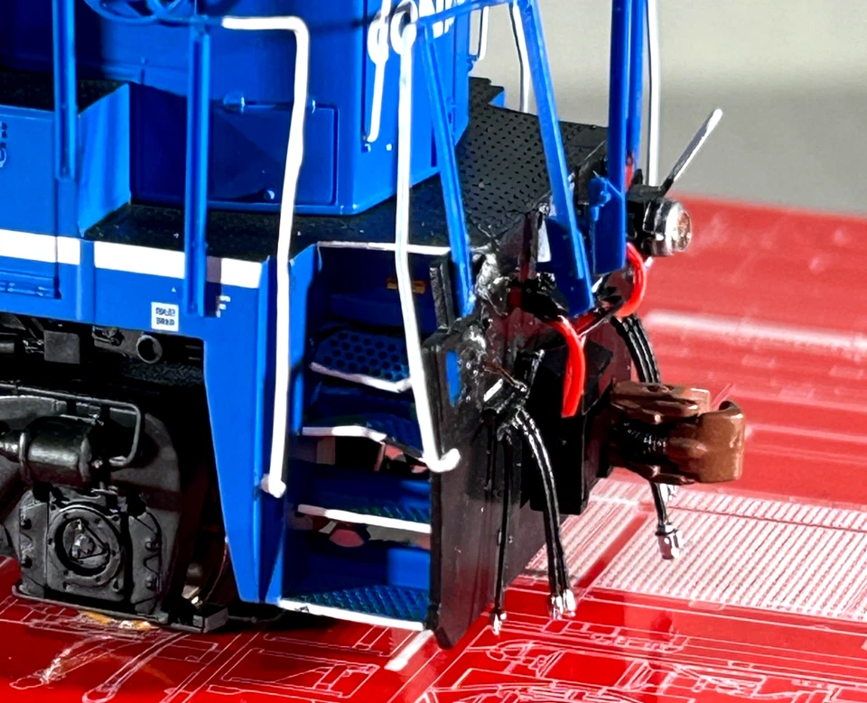 SCALETRAINS HO SC GE C39-8 PH3 LOCOMOTIVE W/SOUND&DCC (DAMAGED) CONRAIL SXT38747 - Image 4 of 4