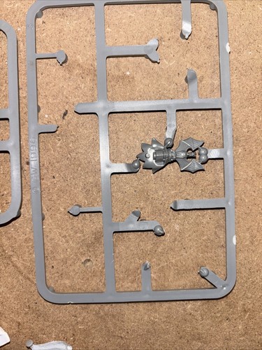 Bretonnian Knights Of The Realm GW 1996 Questing Graal Warhammer X 9 e ricambio - Foto 13 di 16