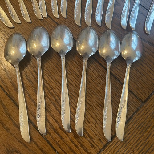 Piatto vintage Oneida 1881 Rogers tempo lilla argento 25 pezzi. - Foto 8 di 12
