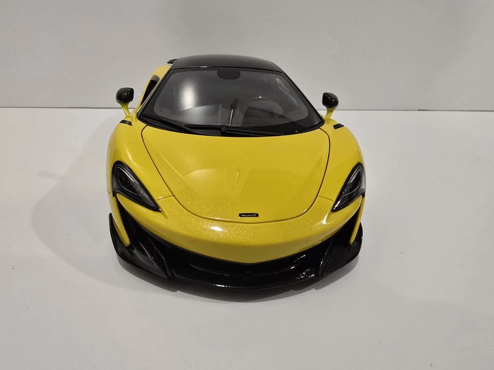 Autoart escala 1:18 McLaren 600LT amarillo perla/techo de carbono 76082 Foto 4 de 4