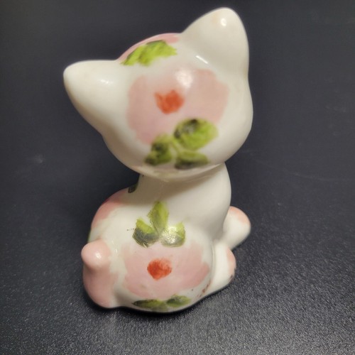 2 Vintage Romanian Kittens Figurines Little Ceramic Kitsch Big Eye Cats Flower - Picture 2 of 18