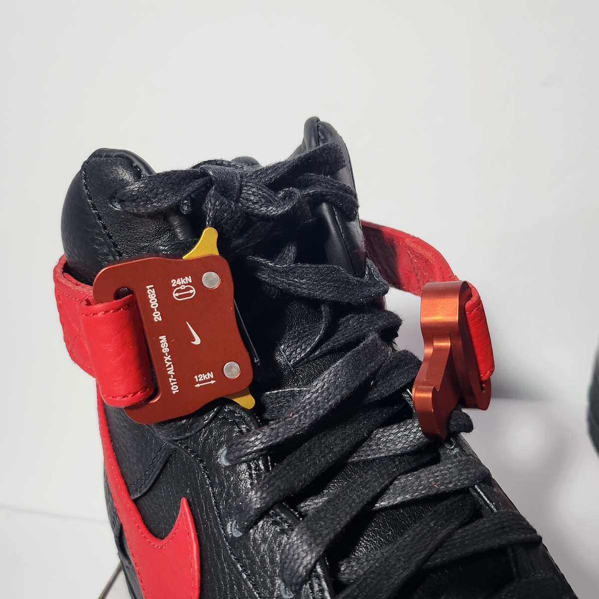 Men's Size 7.5 - Nike 1017 ALYX 9SM x Air Force 1 High Bred