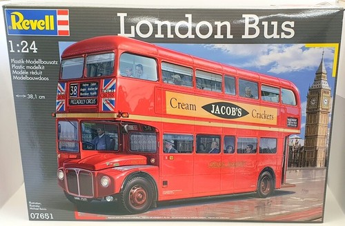 Revell 1/24 Scale Model Bus Kit 07651 - London Bus - Picture 3 of 5