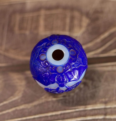 Vintage Chinese White and Blue Overlay Glass Snuff Bottle - Picture 5 of 10
