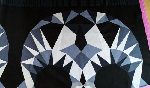 Makower Libs Elliot The Watcher Black Skull multicolours FQ 1/2m Panel Halloween - Picture 37 of 37