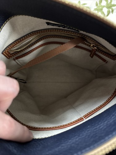 EUC Dooney & Bourke Hobo aus genarbtem Leder E/W Reißverschluss marineblau - Bild 5 von 5