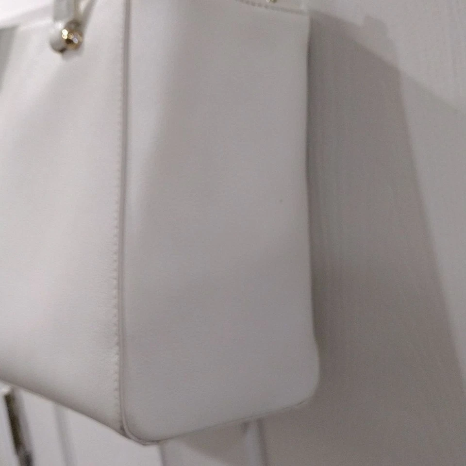 Samantha Thavasa Off-White Leather Tote Shoulder Bag - Magnetic Snap handbag - Image 3 of 4