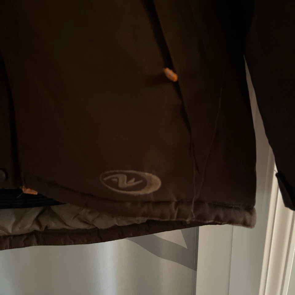 Chaqueta de invierno Heavy Weight Athletic Works. La cremallera funciona pero es difícil. Foto 2 de 4