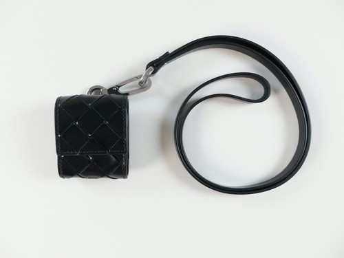 BOTTEGA VENETA solide schwarze geflochtene Leder Airpods Hülle mit Riemen authentisch Neu mit Etikett - Bild 2 von 9