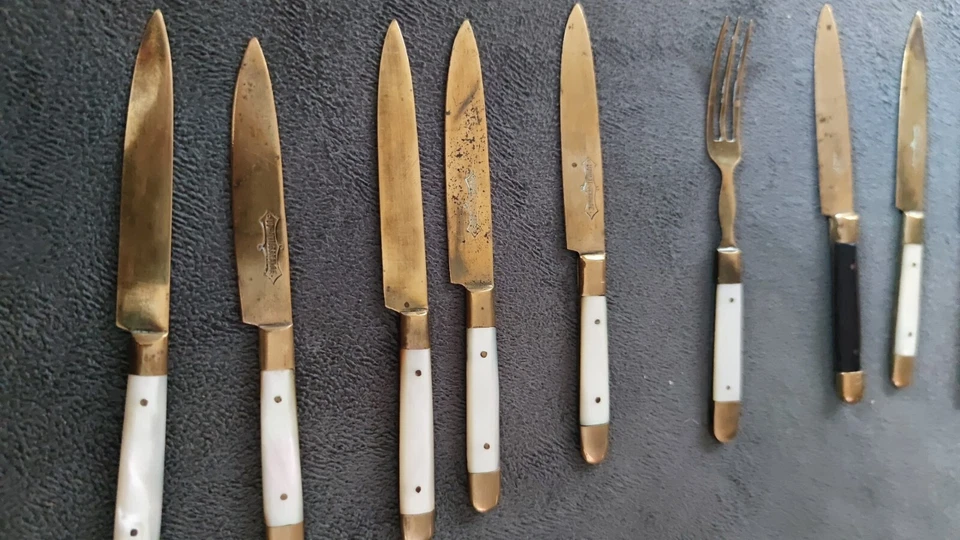 Antikes deutsches Set aus  Obstmessern aus Perlmutt von Uchatius - Bild 4 von 4