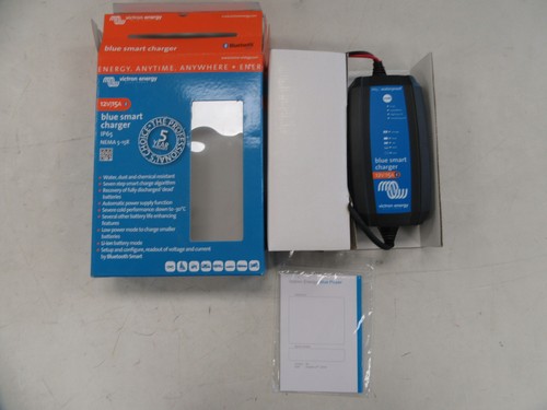 CHARGEUR INTELLIGENT VICTRON ENERGY BLEU IP65 NEMA 5-15R BPC121531104R - Photo 1/11