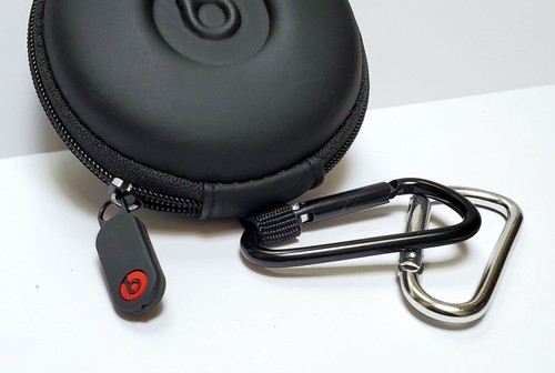 Round Pocket Case for Beats In-Ear Earphones with BLACK & SILVER Carabiner/Hook - Picture 5 of 5