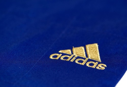 2. Wahl adidas Judoanzug CHAMPION II IJF, blau/goldene Streifen, JIJFB - Judo-Gi - Bild 4 von 11