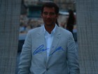 Clive Owen, Actor, an ORIGINAL HAND SIGNED 8 X 6 PHOTO