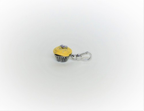 JUICY COUTURE 2009 Yellow Cupcake Charm Silver Lobster Clasp YJRU3177 with Box - Picture 8 of 22
