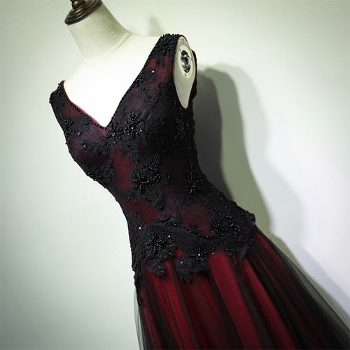 Black And Red Wedding Dresses Gothic Sleeveless V Neck Beaded Lace Bridal Gowns - Picture 5 of 11