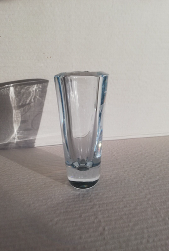 Strombergshyttan Transparent Blue Etched Glass Bevelled Rim Vase. Signed No.B852 - Picture 7 of 12