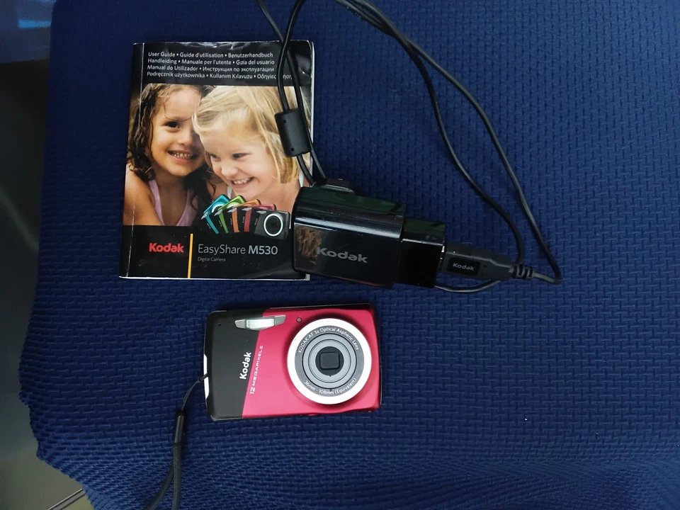 Kodak EASYSHARE M530 12mp Digital Camera - Red with battery, charger & manual. - Image 2 of 3