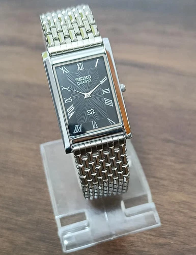 Vintage Seiko Slim Quartz Men's Wrist Watch -Black Roman Dial-Stainless Steel