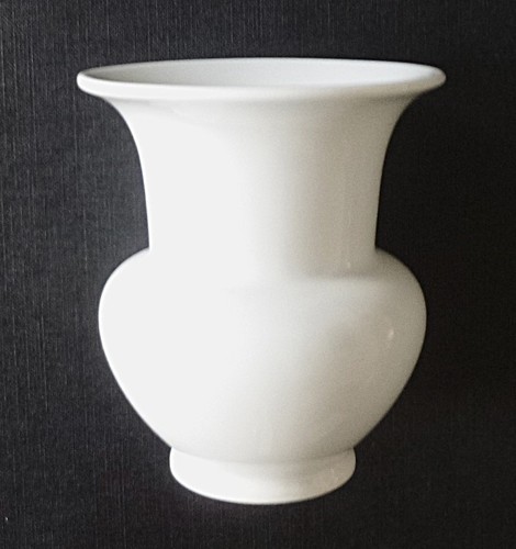 KPM-Berlin Porzellanvase "Fidibus" weiß mit Zeptermarke, 10 cm hoch
