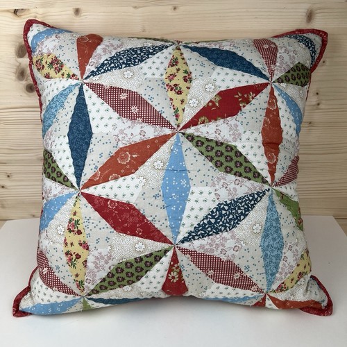 Quilt Dekokissen bunt quadratisch 20x20 Patchwork Kaleidoskop Blumen