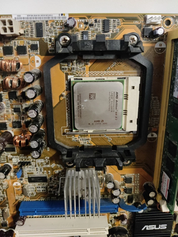 Asus M2A-VM 4x DDR2 Ram - Motherboard Socket AM2 Micro ATX - CPU AMD athlon - Immagine 2 di 3