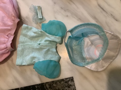 Our Generation 2 Scoops Eiswagen & Hair to There Puppe Phoebe & Outfit "Neu" - Bild 21 von 24