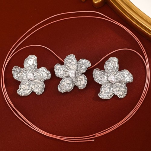 Women s Pearls Necklace Features Flower Designs Great for Gifts and Celebration - Picture 7 of 10