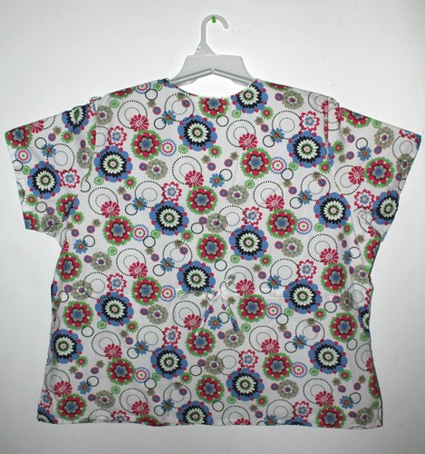 NURSING SCRUB TOP FLOWER DESIGN DIFFERENT SIZES M, L, XL, 3XL - Picture 3 of 13