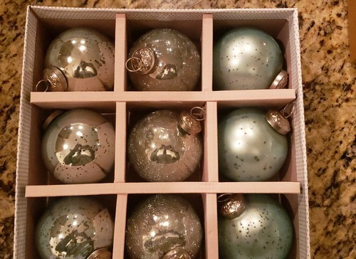 Cupcakes and Cashmere  2.5" Glass Christmas Kugel Ornaments 9 count Ice Blue - Bild 3 von 4