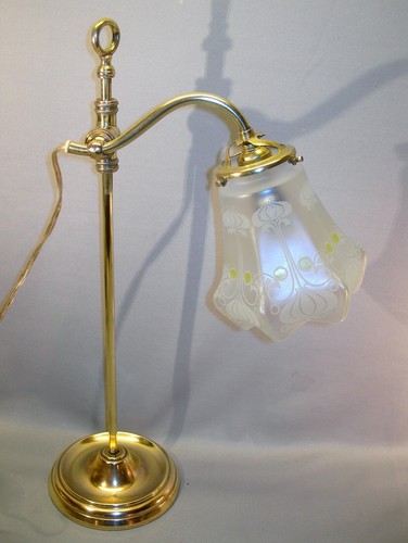 Jugendstil - Tischlampe aus Messing und geaetztem Glas um 1900 - Bild 2 von 4