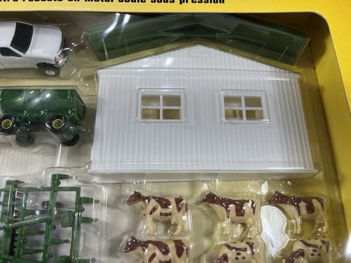 Ertl 2004 40 pezzi John Deere Farm giocattolo play set sigillato pressofuso 1/64 NRFB raro - Foto 5 di 6