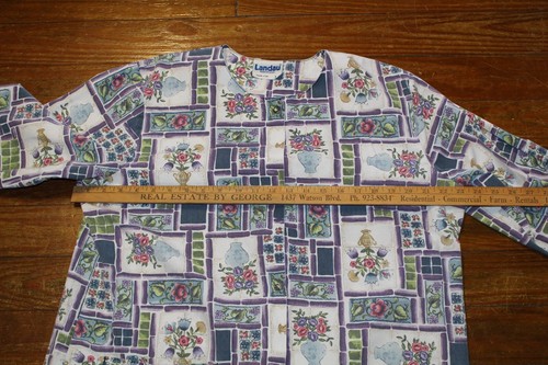 Landau Scrub Top Size Large-Vibrant Floral Vase w/2 Front Pocket Long Sleeve - Picture 6 of 11