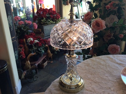 VTG PARLOR BOUDOIR CRYSTAL HEAVY THICK CUT QUILT DESIGN DESK TABLE LAMP 12 1/2"  - Picture 4 of 8