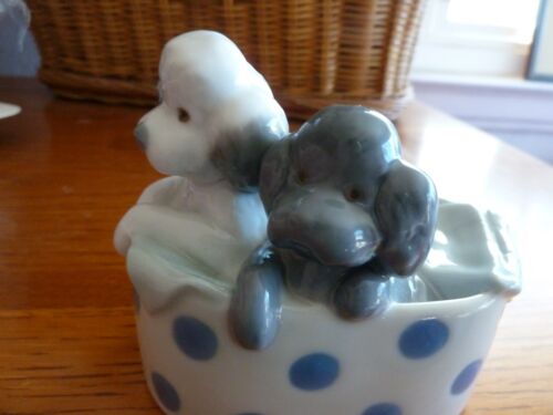 Lladro Nao Porcelain 2 Poodles Polka Dot Dog Bed 1988 Vintage Gift - Picture 2 of 9