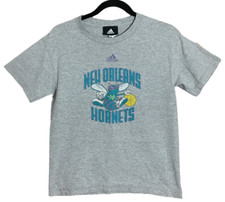 Adidas NBA T-Shirt New Orleans Hornets Youth Size Medium Gray Bee Logo 