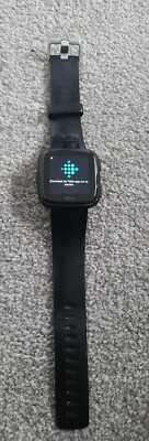 Fitbit Versa Modell FB505 Gesundheits- und Fitness-Smartwatch *ohne Ladegerät* Ref 20