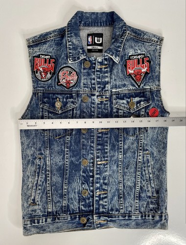 Chicago Bulls NBA World Tour Denim Vest - Mens SMALL - Acid Wash Patches Buttons - Picture 6 of 7