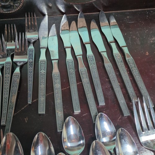 45 Pieces of Mid Century Modern Flatware Floral And Fleur De Lis Made In Japan - Picture 6 of 13