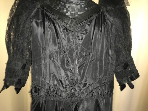 Art Deco black lace, satin & crepe ball gown with tag "registered by FOG" 1920’s - Picture 23 of 24